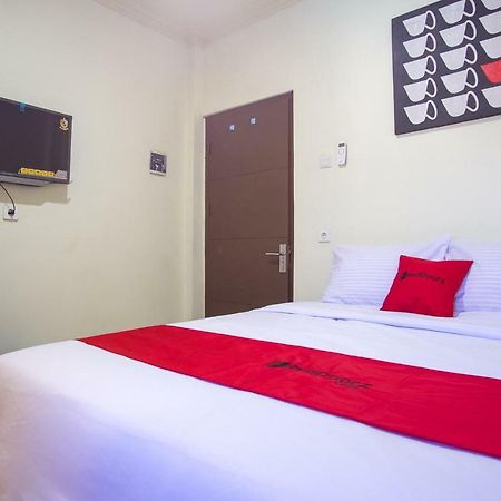 Reddoorz Near Taman Kota Ternate Hotel Exterior foto