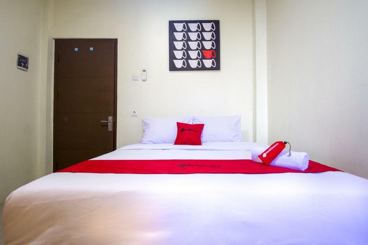Reddoorz Near Taman Kota Ternate Hotel Exterior foto
